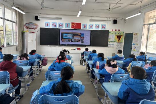 许多人在房间里

AI 生成的内容可能不正确。