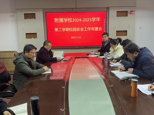 餐厅里的人们

AI 生成的内容可能不正确。